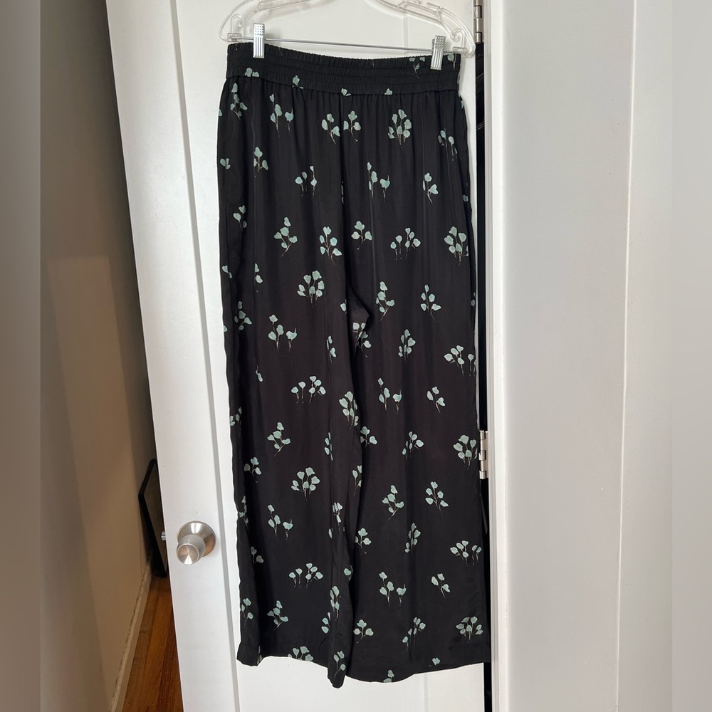 Wilfred wide leg straight pant in black with greenish floral print - size L